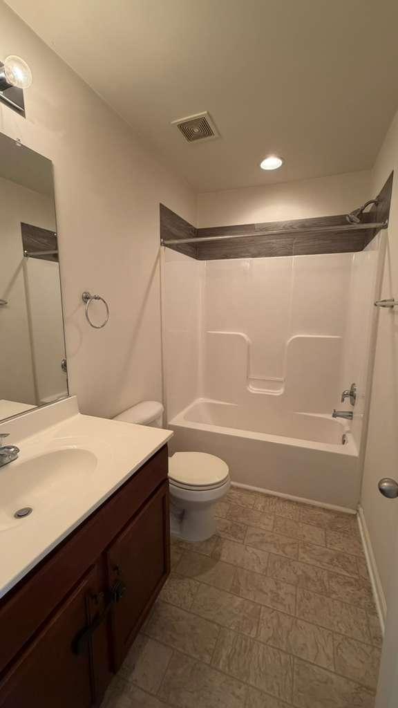 Building Photo - 38 Lombard Ln