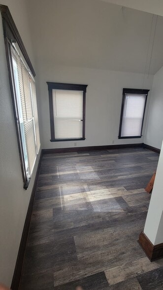 Building Photo - 507 Rose Ave