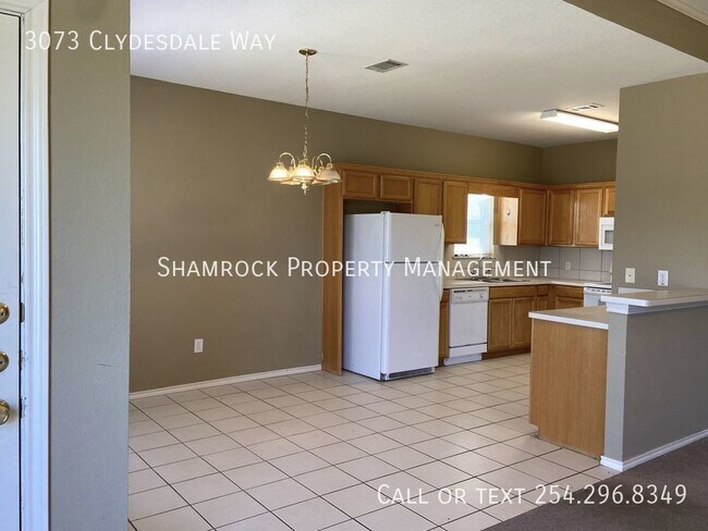 Building Photo - Surrey Ridge Duplex in Midway ISD!