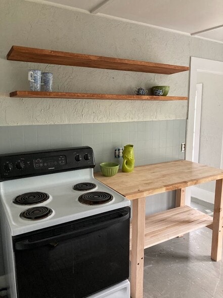 Kitchen - 19 Park Ave