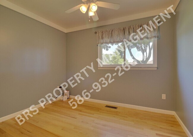 Building Photo - Charming 3 Bedroom 1.5 Bathroom Ranch.