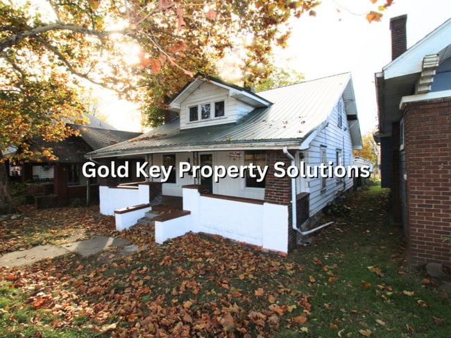 Building Photo - 815 N Elm St