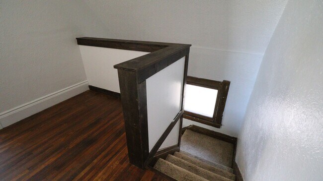 Building Photo - 3 Bedroom House