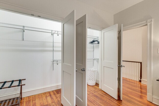 Building Photo - 2312 Rosewood Ave