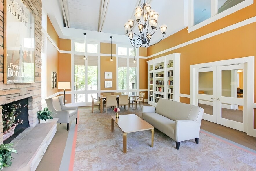 Building Photo - Regency Park