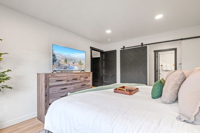 Building Photo - 2 BD & 2 BA | FURNISHED | TV and Internet Included | Pet Considered- Fees apply