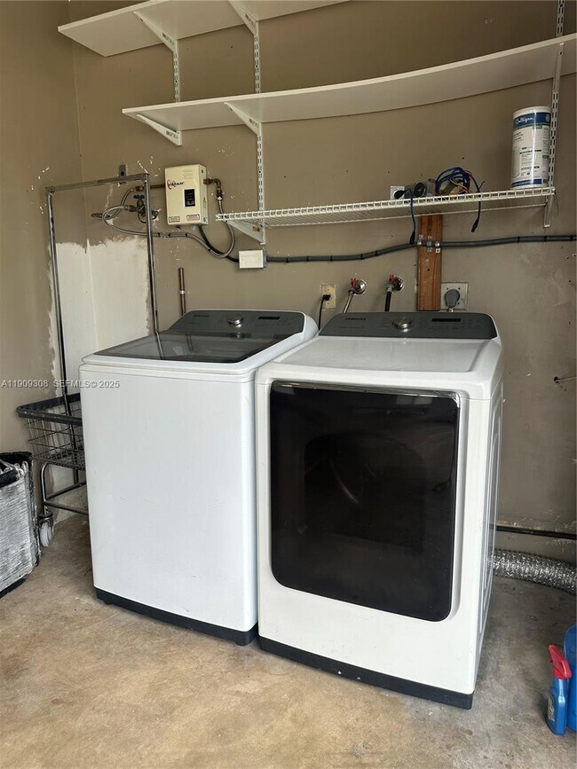 Building Photo - 27850 SW 164th Ct