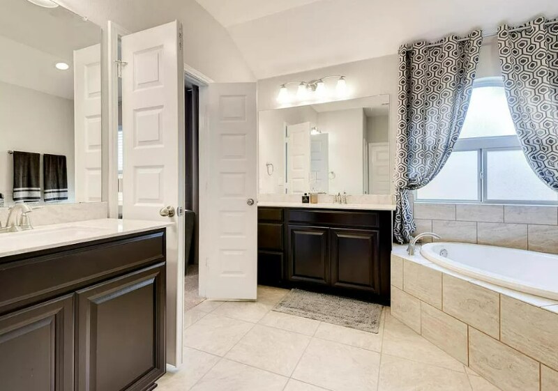 Building Photo - 2405 Muzzie Ln