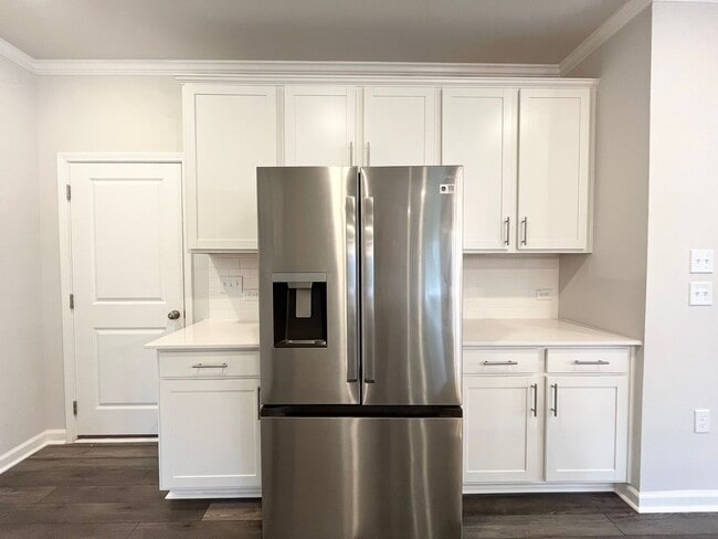 Building Photo - Newly Built 4BD, 3.5BA Zebulon Home with a First Floor Bedroom and Screened Patio in an HOA Commu...