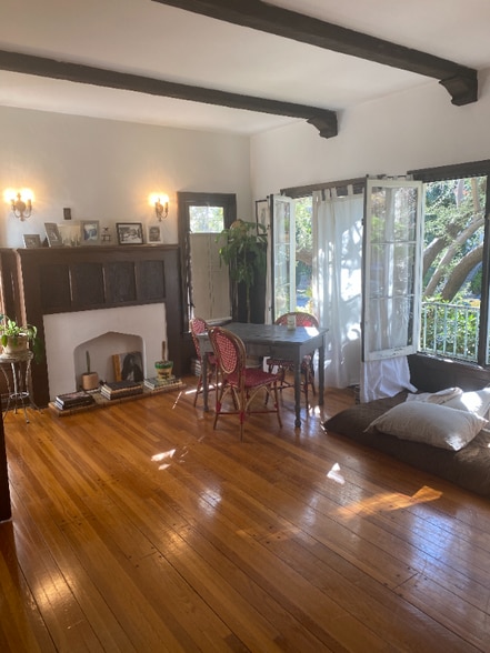 Building Photo - 414 N Sycamore Ave