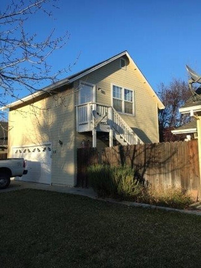 Building Photo - 401 Creekside Way