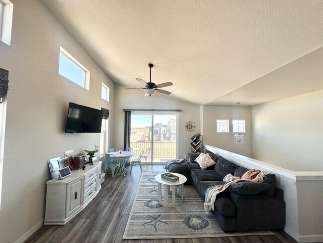 Building Photo - Like New 2 Bed, 2 Bath Single Family Home in 80922!!!!