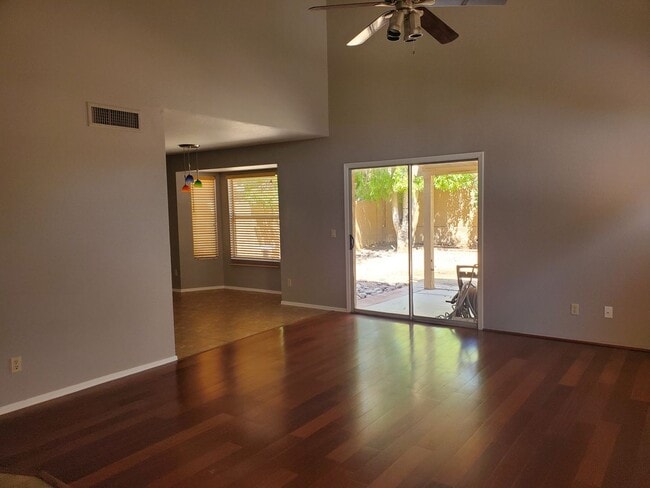 Building Photo - Ready to move in 3b 2b