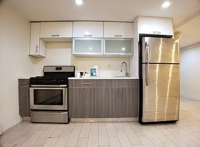 Building Photo - 98 Harman St