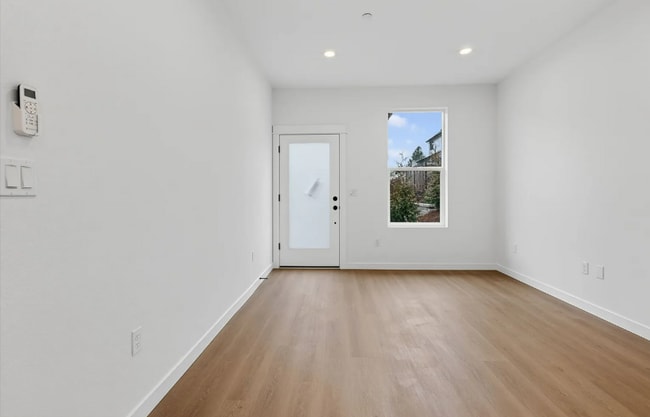 Building Photo - 4059 SW McKinley St