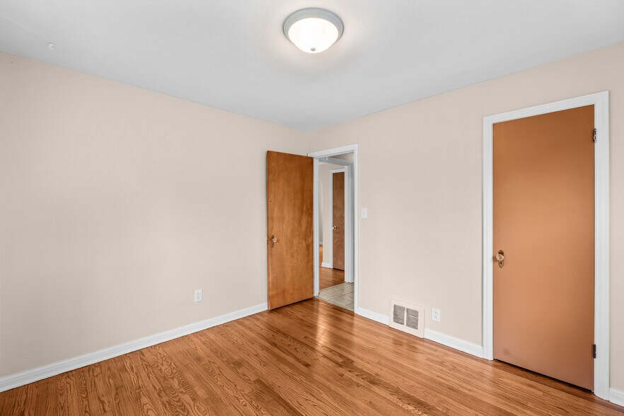 Building Photo - 1502 Schuyler Rd