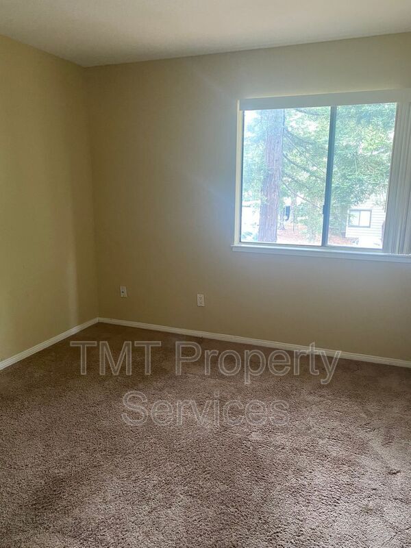 Building Photo - 3715 Tallyho Dr