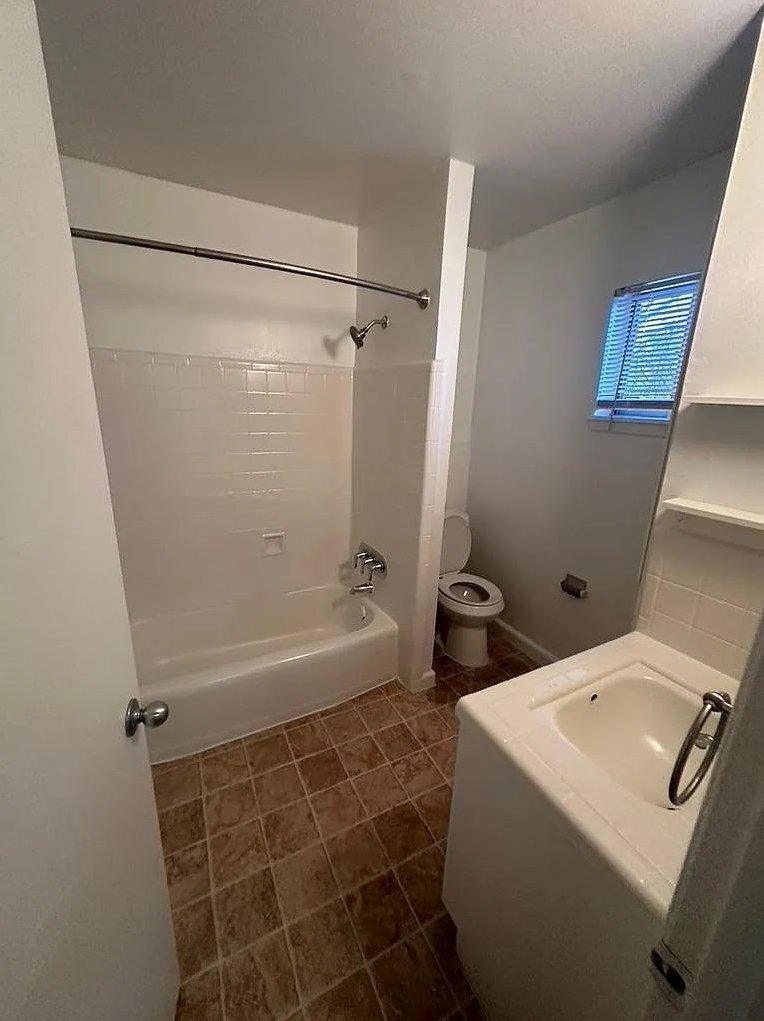 Building Photo - 1023 Lyndon St