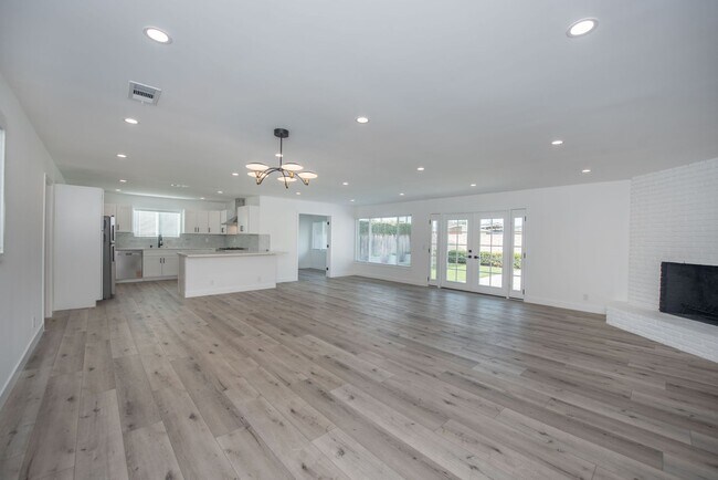 Building Photo - Dover Shores