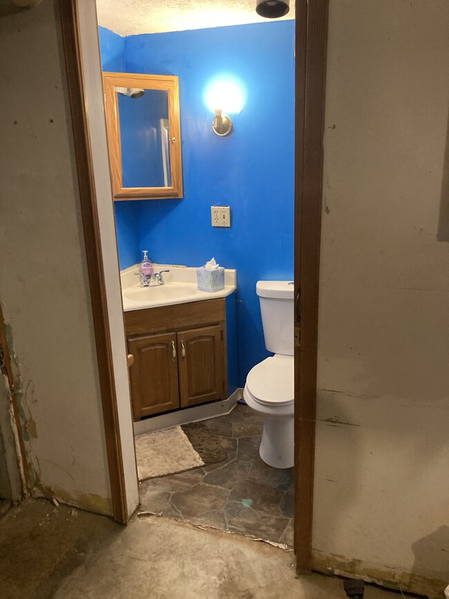 Building Photo - 89 W Walnut St