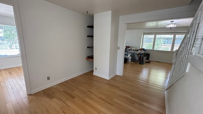 Building Photo - 4bd 2 bath Home in Westmoreland, Portland:...
