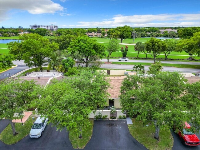 Building Photo - 13804 Kendale Lakes Dr