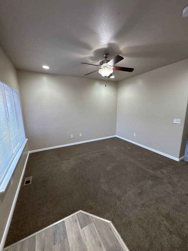 Building Photo - West Park #8