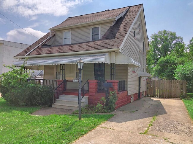 Building Photo - 2 Bed 1 Bath Single Family Home in the Bea...