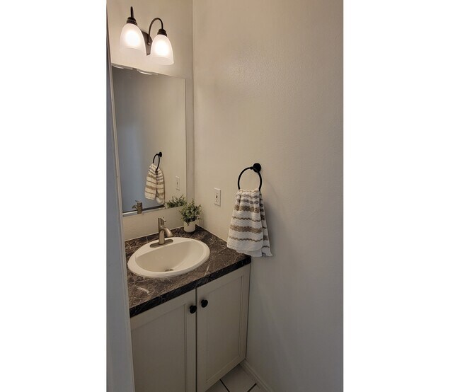 Building Photo - 545 W 600 N