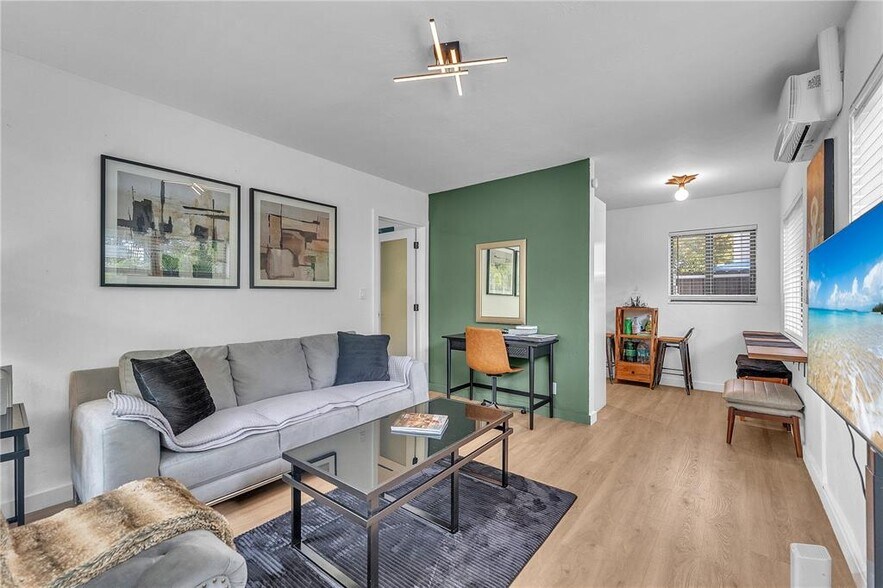 Building Photo - 754 NE 40th St