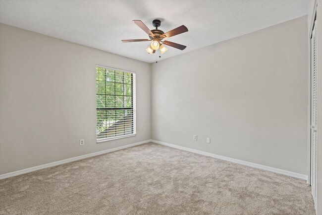 Building Photo - Beautiful Condo