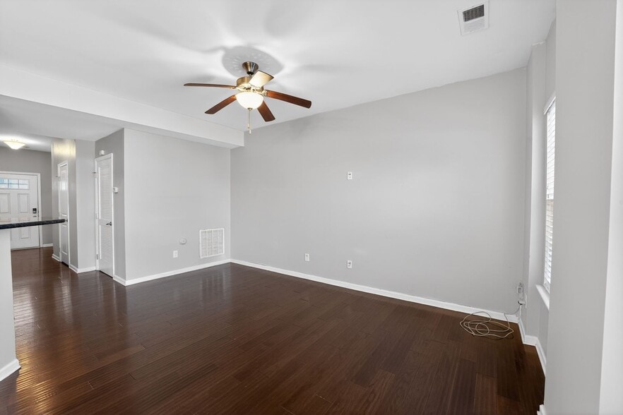 Building Photo - 6402 Terrace View Ct