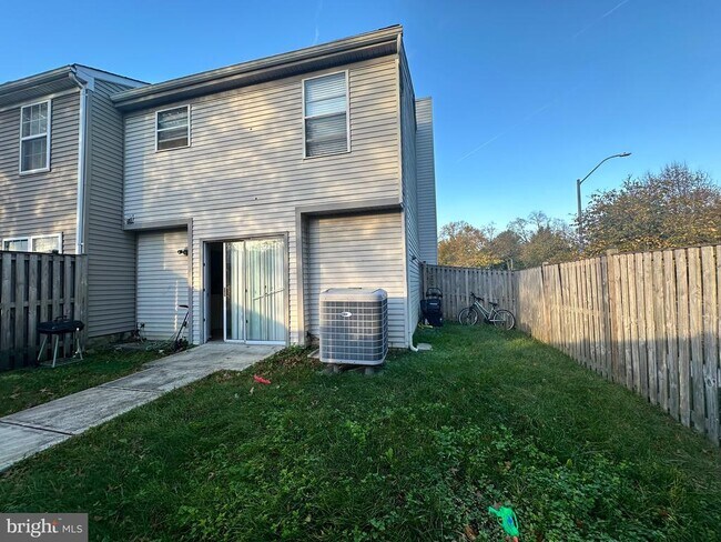 Building Photo - 14781 London Ln