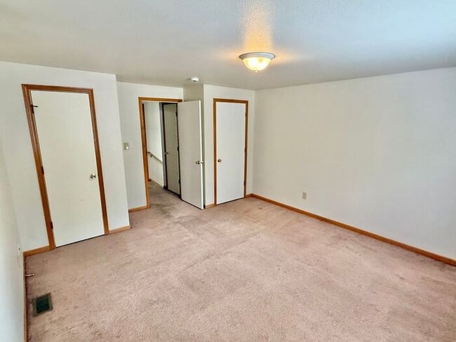 Building Photo - Tri-level Home with 4 bedrooms in Loveland!