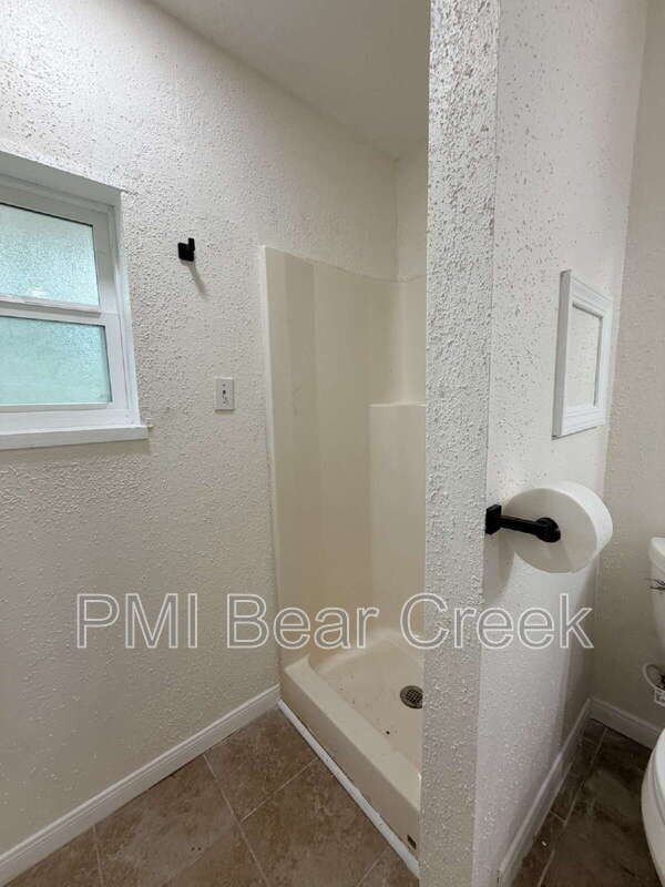 Building Photo - 302 16th St