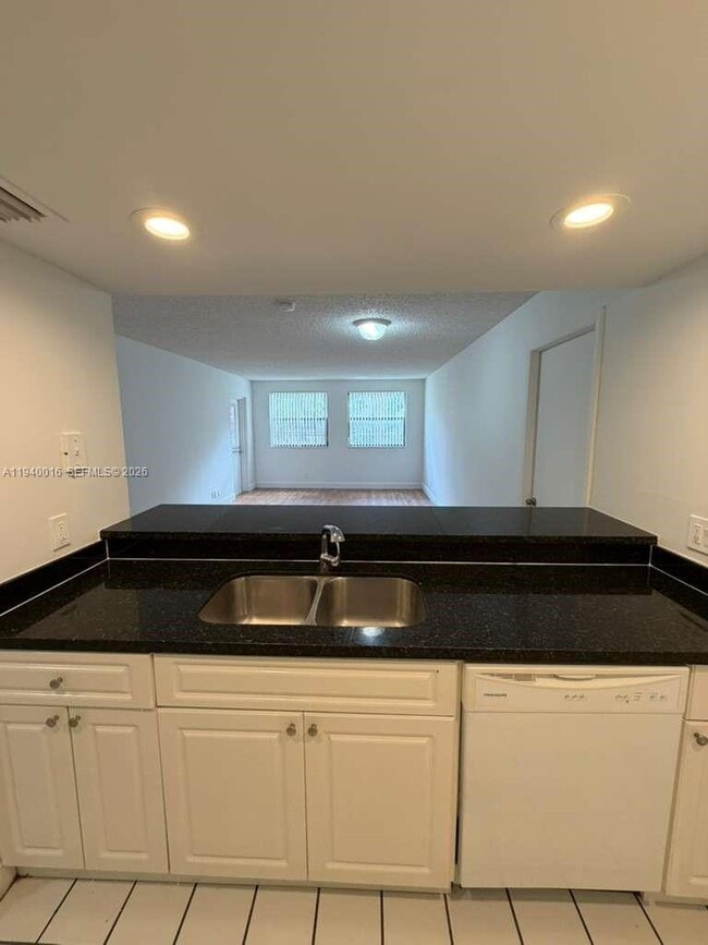 Building Photo - 8160 Geneva Ct