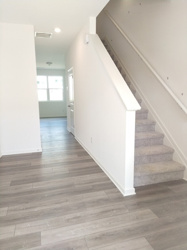 Building Photo - 306 Penn Sta Wy