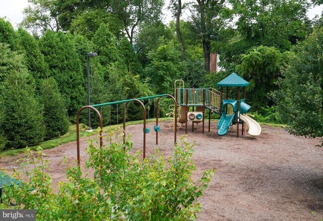 Building Photo - 132 Mulberry Dr