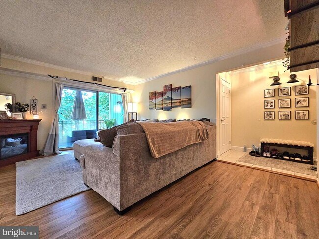 Building Photo - 7758 New Providence Dr