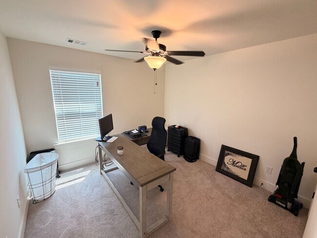Building Photo - 2221 Flying Spur Dr