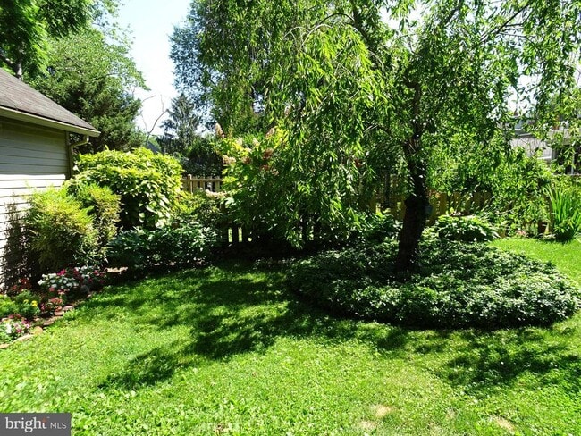 Building Photo - 411 Delaware St