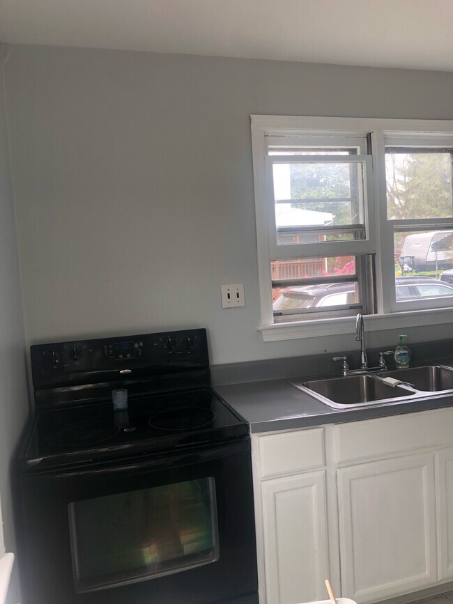 Kitchen - 933 Biddle St