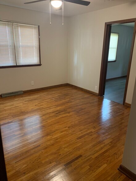 Bedroom 1 - 1115 E MacArthur Rd