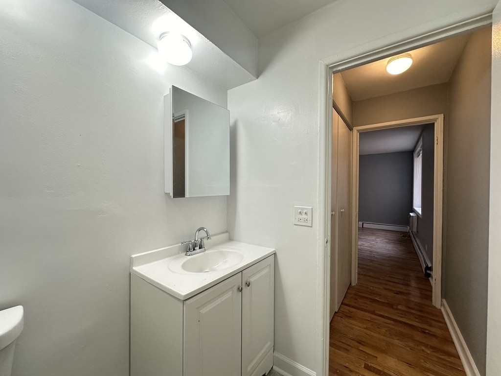Building Photo - 1515 W Morse Ave