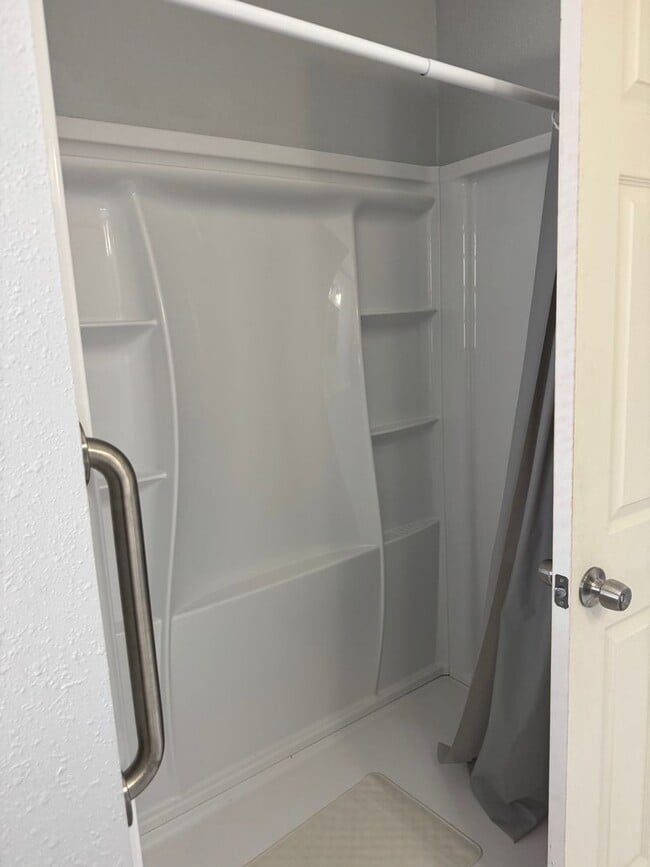 Building Photo - 2Br/1Ba With Golden Beach Access