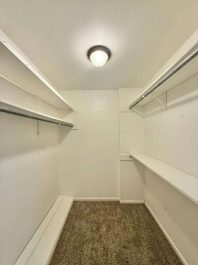 Building Photo - Available Now! Spacious 4 Bed/3 Bath Home in Tyler! Hot Tub!