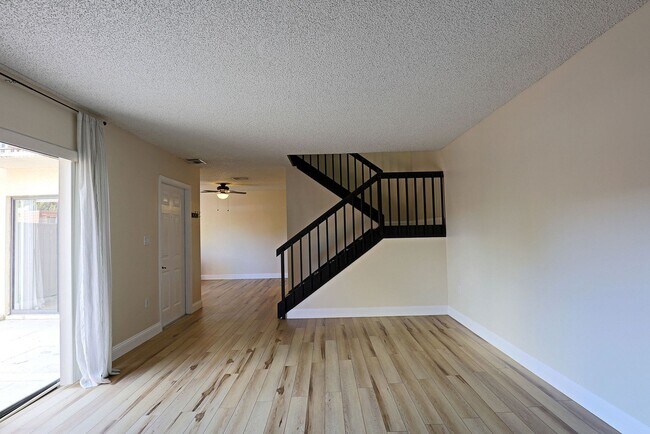 Building Photo - 5219 Cedarbend Dr