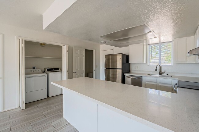 Building Photo - 5869 N 59th Dr
