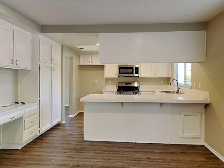 Building Photo - 24805 Half Dome Ct