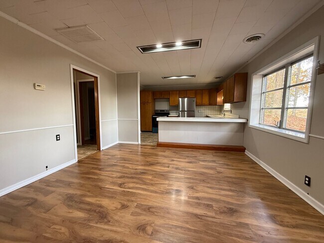 Building Photo - Cute House in Grand Rivers